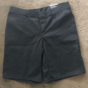 NWT: Women’s dickies flat front shorts - black